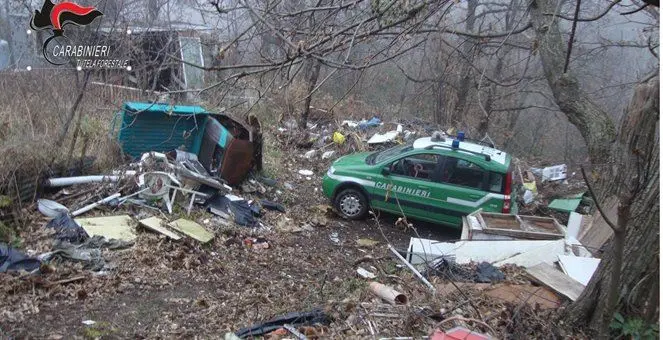 Discarica abusiva nella periferia di Catanzaro: una denuncia