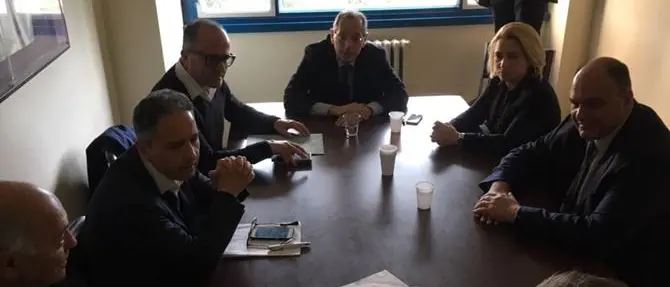 Locri, pazienti trasportati a braccia? Sì, ma da operatori professionisti