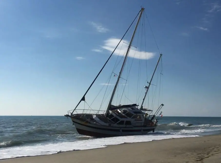 Barca in avaria, salvati quattro pescatori a Caulonia