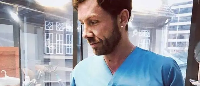 Si spacciava per chirurgo in Romania ma aveva la terza media