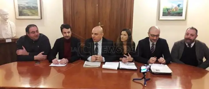 «Inviate gli ispettori a Reggio»: il centrodestra incalza Falcomatà