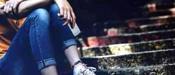 Blue whale, a processo una 23enne: avrebbe costretto una ragazzina a tagliarsi