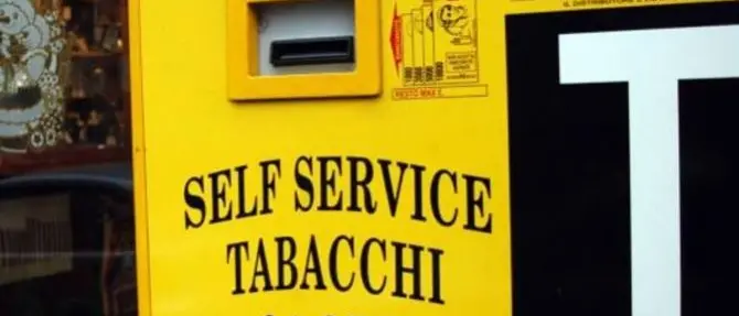 Trafugavano sigarette dai distributori a Reggio, individuati