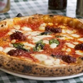 Gli Usa celebrano la pizza: al salame la preferita, ma la ‘nduja spopola