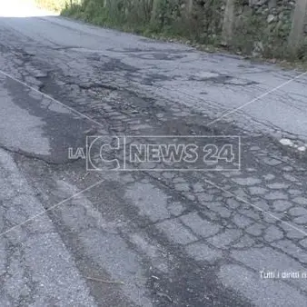 Buche e voragini, a Reggio dal centro alle periferie la viabilità è al collasso