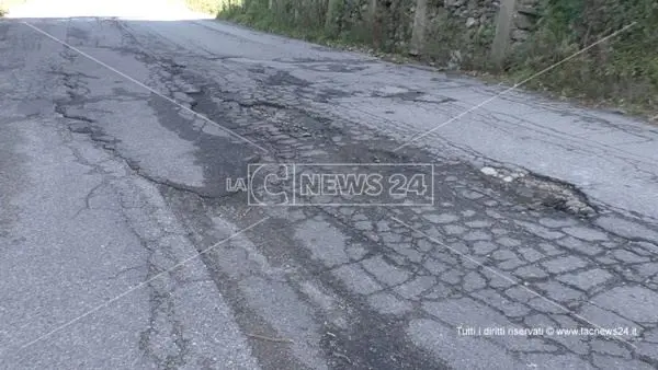 Buche e voragini, a Reggio dal centro alle periferie la viabilità è al collasso