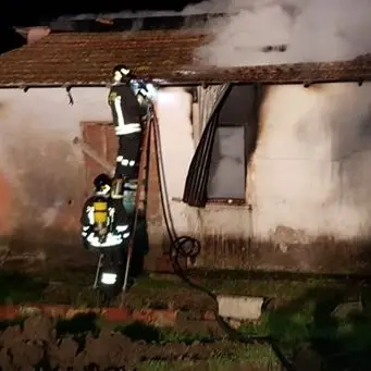 Incendio in un casolare a Belcastro, non si esclude la pista dolosa