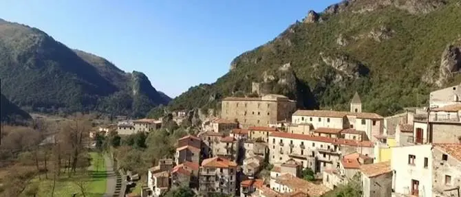 “Un bacio a mezzanotte” a Cosenza per festeggiare San Valentino
