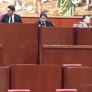 Consiglio regionale, mancano Oliverio e Russo. Saltano le interrogazioni sulla sanità