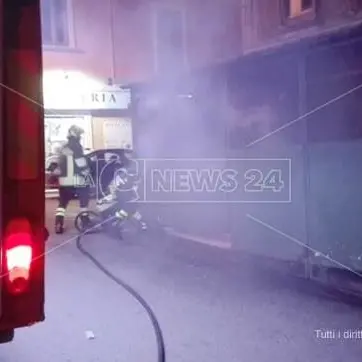 Vibo, tentano di dare fuoco al negozio di frutta dei familiari del pentito Mantella