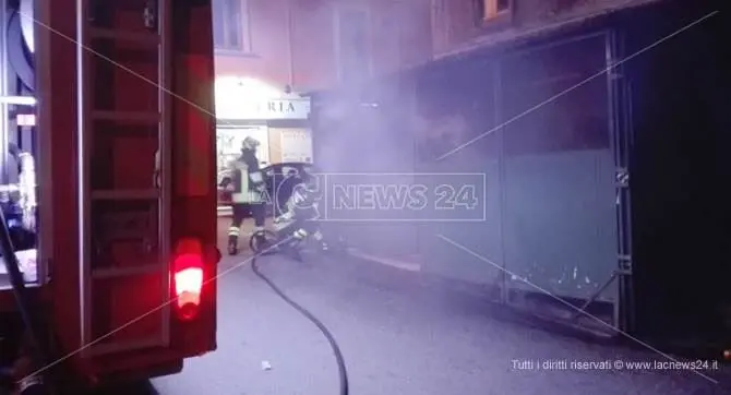 Vibo, tentano di dare fuoco al negozio di frutta dei familiari del pentito Mantella