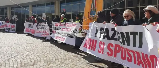 Rsa di Panettieri, i lavoratori protestano alla Cittadella