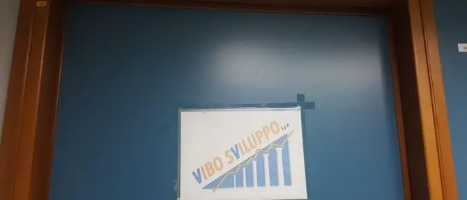 Vibo Sviluppo verso la liquidazione ma non rinuncia a fare causa al Mise