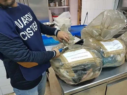 Reggio, seicento chili di pesce sequestrati dalla guardia costiera