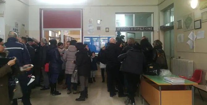 Castrovillari, topi in una scuola: genitori protestano