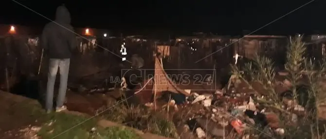 Rogo alla tendopoli, Flai Cgil: «La morte di stanotte ha dei responsabili»