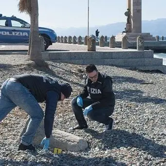 La Calabria non smette di stupire, reperto recuperato in spiaggia a Reggio