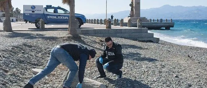 La Calabria non smette di stupire, reperto recuperato in spiaggia a Reggio