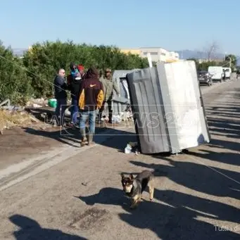 Rogo alla tendopoli di San Ferdinando, la protesta dei migranti