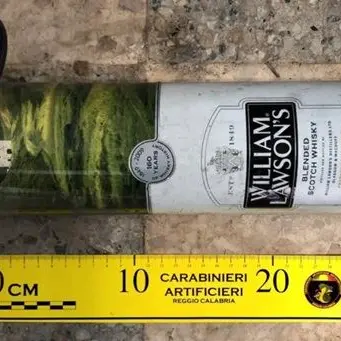 Bomba da un chilo nascosta in garage, arrestati due fratelli incensurati