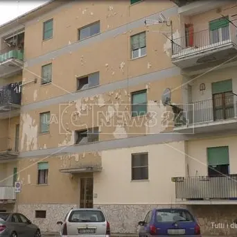 Lamezia, quartiere Razionale: topi, fogne e case a pezzi