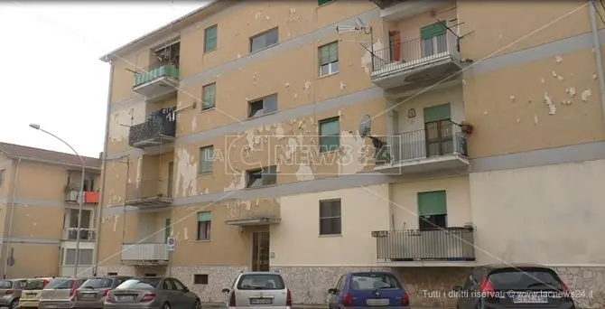 Lamezia, quartiere Razionale: topi, fogne e case a pezzi