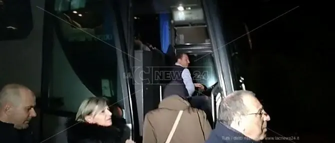 Incendio alla baraccopoli, trasferiti i primi migranti