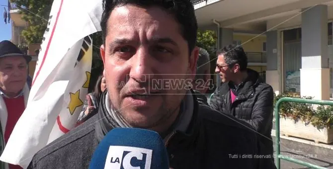 Scalea, marcia di solidarietà per il consigliere comunale aggredito
