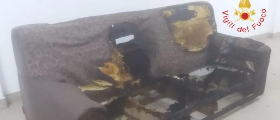 Fiamme dal camino, tragedia sfiorata a Soverato: ustionata donna