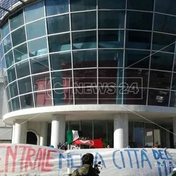 Occupazioni abusive a Cosenza, torna il rischio dello sgombero