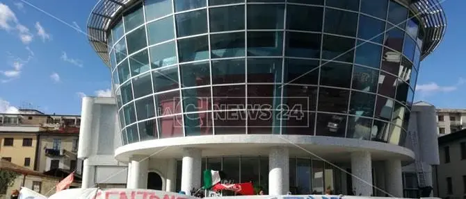 Occupazioni abusive a Cosenza, torna il rischio dello sgombero