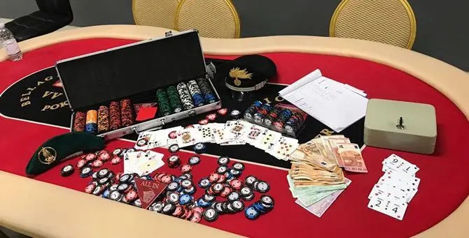 La 'ndrangheta gioca a poker texano. Scoperta bisca clandestina a Vibo