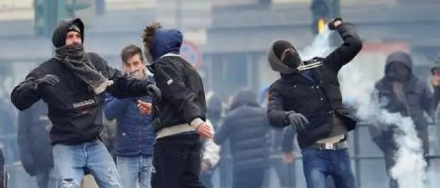 Scontri allo stadio, undici Daspo emessi dalla questura di Reggio