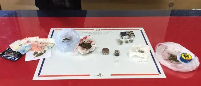 Controlli antidroga nelle scuole, due studenti segnalati a Soverato