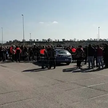 Ore febbrili al porto di Gioia Tauro in attesa di risposte da Roma