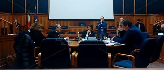 Porto di Gioia Tauro, 120 milioni da investire e stop ai licenziamenti ma il sit-in continua