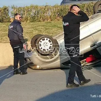 Catanzaro, rocambolesco incidente nel parco commerciale
