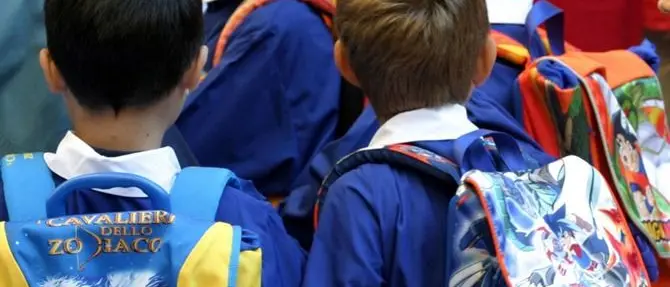 Bimbo di colore faccia al muro. Il maestro: «Sei troppo brutto»