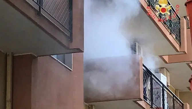 Incendio sul balcone di neuropsichiatria dell'Asp di Soverato