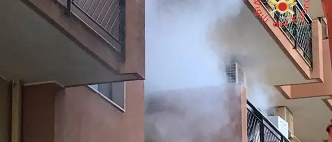 Incendio sul balcone di neuropsichiatria dell'Asp di Soverato