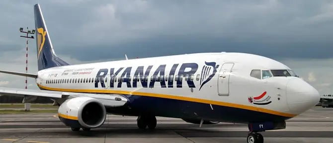 Guerra sui bagagli a mano, multate le compagnie aeree Ryanair e Wizz Air
