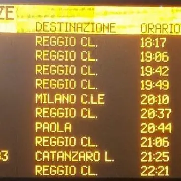 Treni in tilt in Calabria, ritardi che superano le 7 ore e convogli fermi