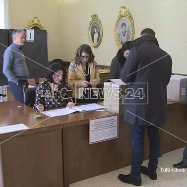 A Cosenza si rinnova il Consiglio provinciale. In corso le operazioni di voto