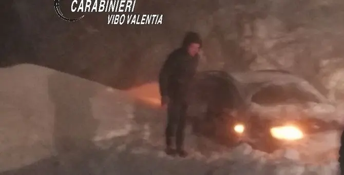 Padre e figlio di 6 anni bloccati da tempesta di neve: salvati dai soccorsi