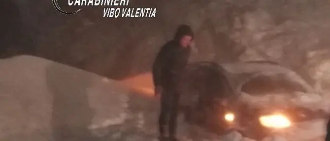 Padre e figlio di 6 anni bloccati da tempesta di neve: salvati dai soccorsi