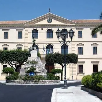 Assenteismo al Comune di Locri, indagati 13 dipendenti
