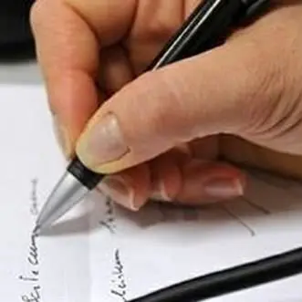 Certificati falsi per non lavorare, sospesa collaboratrice scolastica
