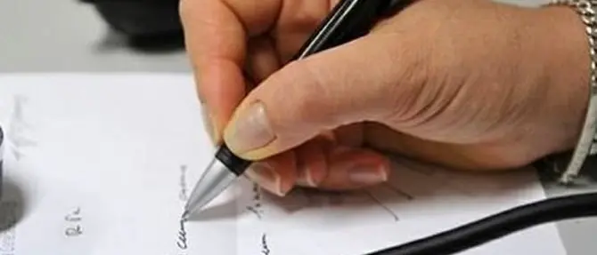 Certificati falsi per non lavorare, sospesa collaboratrice scolastica