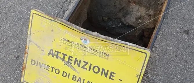 “Divieto di balneazione” a Reggio …ma è un tombino delle fogne