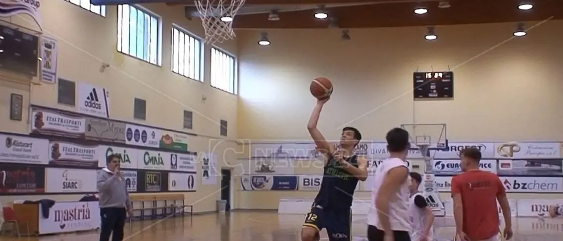 Catanzaro, insulti razzisti a un giocatore di basket: «Nessuno diceva niente»